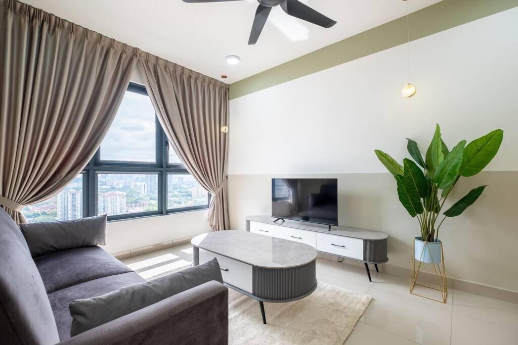 Picasso @ M Vertica 9pax 3br Near Sunway Velocity Pangsapuri